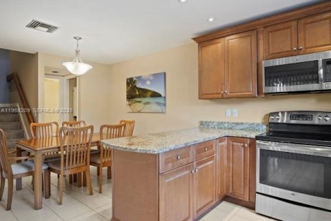 Купить таунхаус в Хоб-Саунд, Флорида 2 спальни, 128.58м2, № 2031980 - фото 5