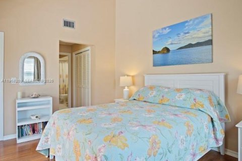 Купить таунхаус в Хоб-Саунд, Флорида 2 спальни, 128.58м2, № 2031980 - фото 11