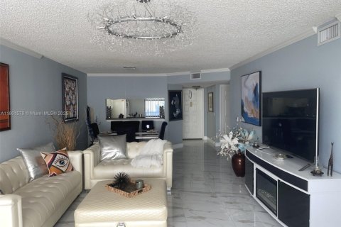 Condo in Sunrise, Florida, 2 bedrooms  № 1892186 - photo 5