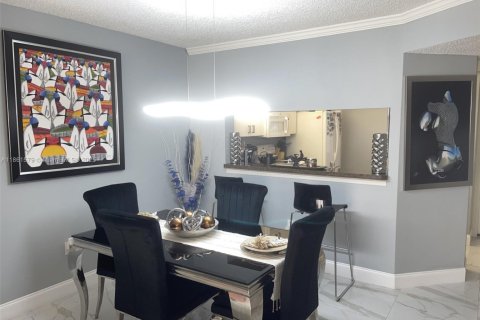 Condo in Sunrise, Florida, 2 bedrooms  № 1892186 - photo 15