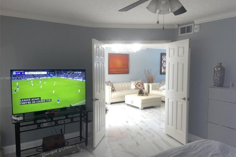 Condo in Sunrise, Florida, 2 bedrooms  № 1892186 - photo 16