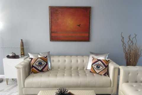 Condo in Sunrise, Florida, 2 bedrooms  № 1892186 - photo 14