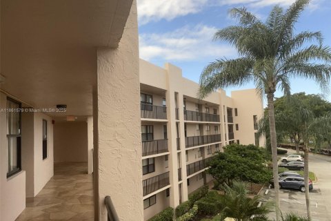 Condo in Sunrise, Florida, 2 bedrooms  № 1892186 - photo 3