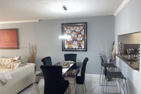 Condo in Sunrise, Florida, 2 bedrooms  № 1892186 - photo 7