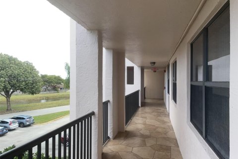 Condo in Sunrise, Florida, 2 bedrooms  № 1892186 - photo 1