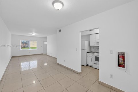 Touwnhouse à vendre à Miami, Floride: 4 chambres, 154.22 m2 № 2044662 - photo 16