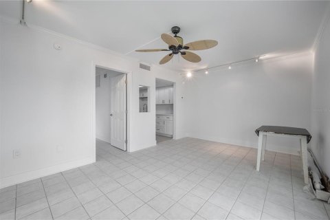 Condo in Saint Pete Beach, Florida, 1 bedroom  № 2204913 - photo 7