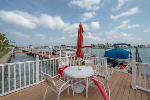 Condo in Saint Pete Beach, Florida, 1 bedroom  № 2204913 - photo 26