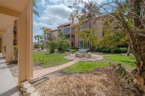 Condo in Saint Pete Beach, Florida, 1 bedroom  № 2204913 - photo 23