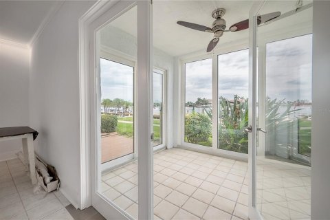 Condo in Saint Pete Beach, Florida, 1 bedroom  № 2204913 - photo 18