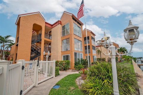 Condo in Saint Pete Beach, Florida, 1 bedroom  № 2204913 - photo 3