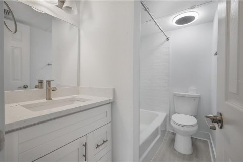 Condo in Saint Pete Beach, Florida, 1 bedroom  № 2204913 - photo 12