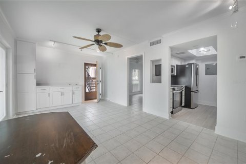 Condo in Saint Pete Beach, Florida, 1 bedroom  № 2204913 - photo 8