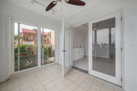 Condo in Saint Pete Beach, Florida, 1 bedroom  № 2204913 - photo 19