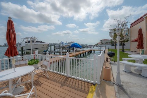 Condo in Saint Pete Beach, Florida, 1 bedroom  № 2204913 - photo 27