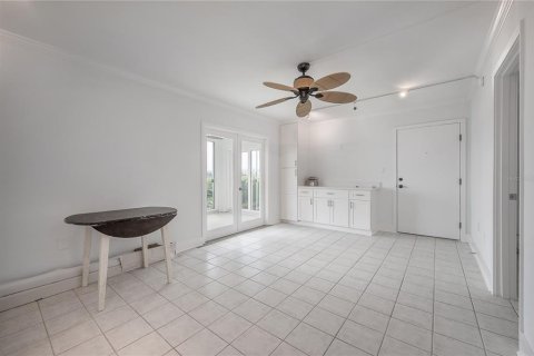 Condo in Saint Pete Beach, Florida, 1 bedroom  № 2204913 - photo 9