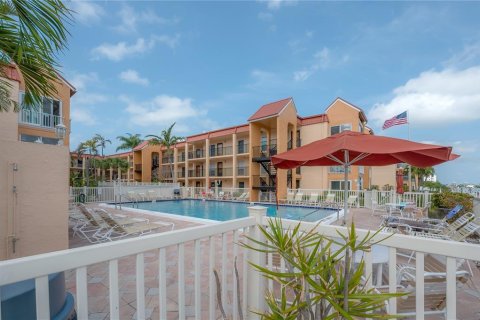 Condo in Saint Pete Beach, Florida, 1 bedroom  № 2204913 - photo 28