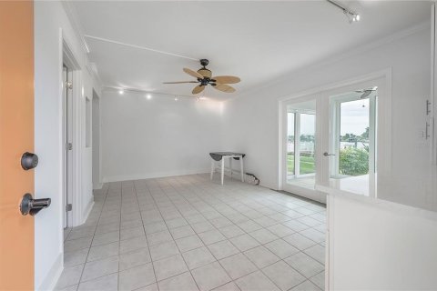 Condo in Saint Pete Beach, Florida, 1 bedroom  № 2204913 - photo 6
