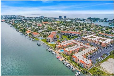 Condo in Saint Pete Beach, Florida, 1 bedroom  № 2204913