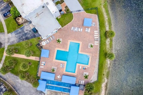 Купить кондоминиум в Лодерхилл, Флорида 1 спальня, 86.21м2, № 1981969 - фото 4