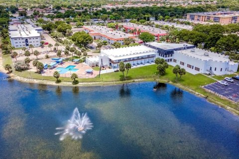 Кондоминиум с 1 спальней в Лодерхилл, Флорида № 1981969