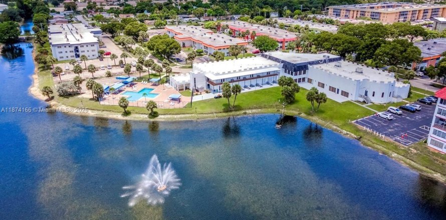 Кондоминиум с 1 спальней в Лодерхилл, Флорида № 1981969