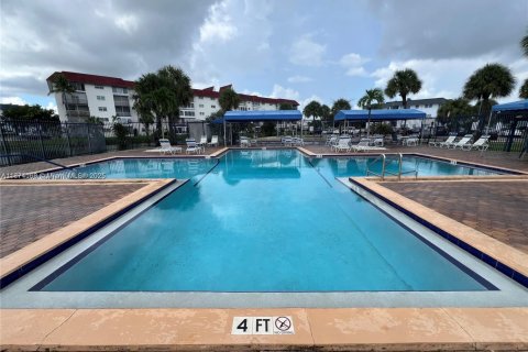Купить кондоминиум в Лодерхилл, Флорида 1 спальня, 86.21м2, № 1981969 - фото 16
