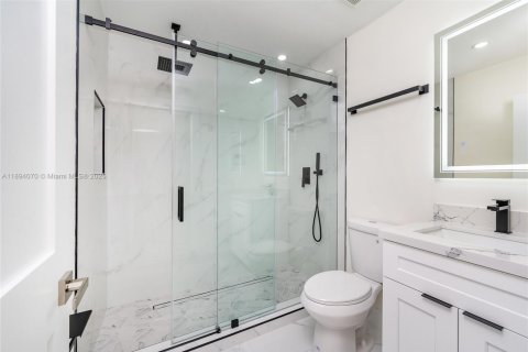 Casa en venta en Miami, Florida, 3 dormitorios, 93.55 m2 № 1945871 - foto 11