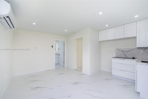 Casa en venta en Miami, Florida, 3 dormitorios, 93.55 m2 № 1945871 - foto 15