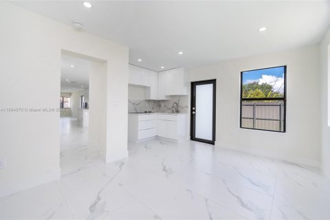 Casa en venta en Miami, Florida, 3 dormitorios, 93.55 m2 № 1945871 - foto 14