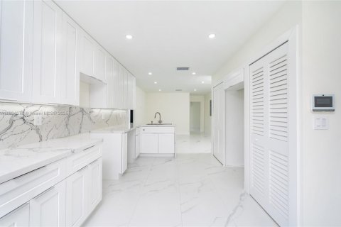 Casa en venta en Miami, Florida, 3 dormitorios, 93.55 m2 № 1945871 - foto 4