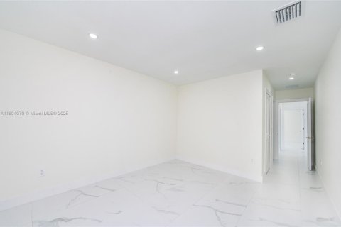 Casa en venta en Miami, Florida, 3 dormitorios, 93.55 m2 № 1945871 - foto 13
