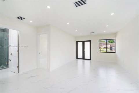 Casa en venta en Miami, Florida, 3 dormitorios, 93.55 m2 № 1945871 - foto 6