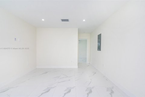 Casa en venta en Miami, Florida, 3 dormitorios, 93.55 m2 № 1945871 - foto 8