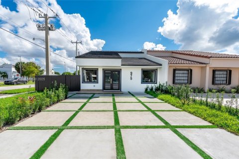 Casa en venta en Miami, Florida, 3 dormitorios, 93.55 m2 № 1945871 - foto 1