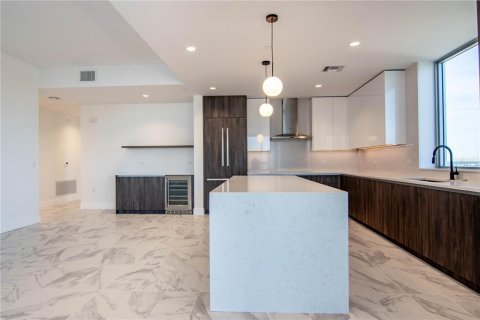Condo in Saint Petersburg, Florida, 2 bedrooms  № 1792932 - photo 5