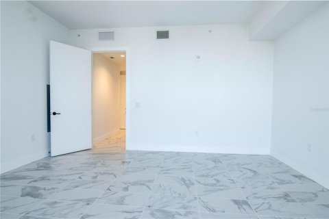 Condo in Saint Petersburg, Florida, 2 bedrooms  № 1792932 - photo 18