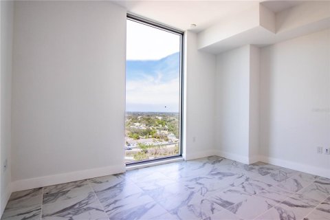 Condo in Saint Petersburg, Florida, 2 bedrooms  № 1792932 - photo 12
