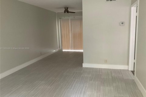 Villa ou maison à louer à Fort Lauderdale, Floride: 1 chambre, 88.26 m2 № 1932254 - photo 6