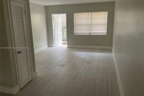 Villa ou maison à louer à Fort Lauderdale, Floride: 1 chambre, 88.26 m2 № 1932254 - photo 8