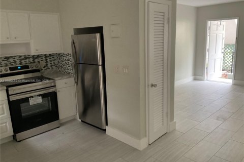 Villa ou maison à louer à Fort Lauderdale, Floride: 1 chambre, 88.26 m2 № 1932254 - photo 3
