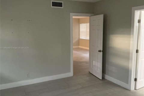 Villa ou maison à louer à Fort Lauderdale, Floride: 1 chambre, 88.26 m2 № 1932254 - photo 16