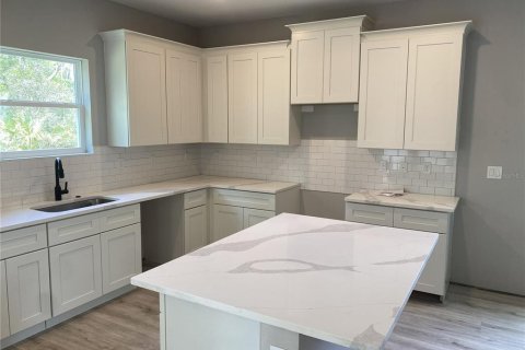 Casa en venta en Spring Hill, Florida, 4 dormitorios, 194.35 m2 № 2221397 - foto 8