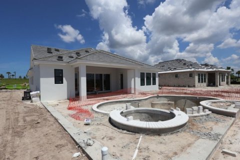 House in Venice, Florida 4 bedrooms, 280.75 sq.m. № 2211962 - photo 15