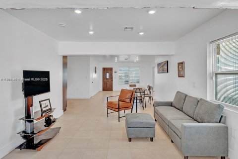 Купить виллу или дом в Холливуд, Флорида 4 спальни, 156.54м2, № 1956073 - фото 8