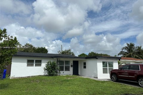 Купить виллу или дом в Холливуд, Флорида 4 спальни, 156.54м2, № 1956073 - фото 1