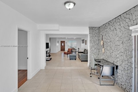 Купить виллу или дом в Холливуд, Флорида 4 спальни, 156.54м2, № 1956073 - фото 6