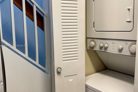 Copropriété à vendre à Miami, Floride: 2 chambres, 121.89 m2 № 2063133 - photo 19