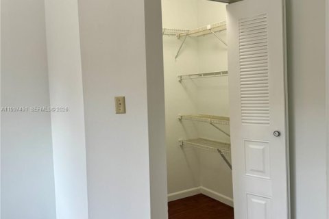 Copropriété à vendre à Miami, Floride: 2 chambres, 121.89 m2 № 2063133 - photo 11