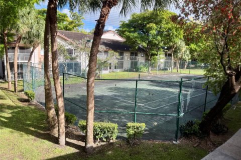 Copropriété à vendre à Miami, Floride: 2 chambres, 121.89 m2 № 2063133 - photo 25